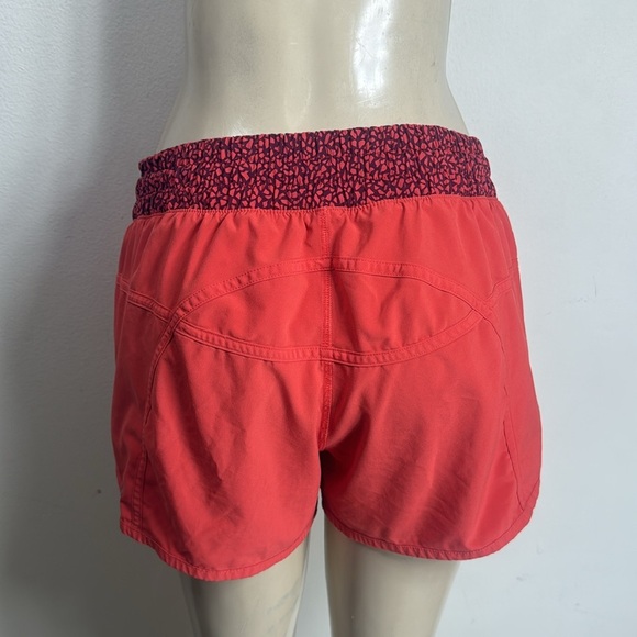 (A4)Lululemon Women's 8 Shorts
Red Grape Miss Mosaic
Alarming Tracker IIIRunning - Picture 4 of 13